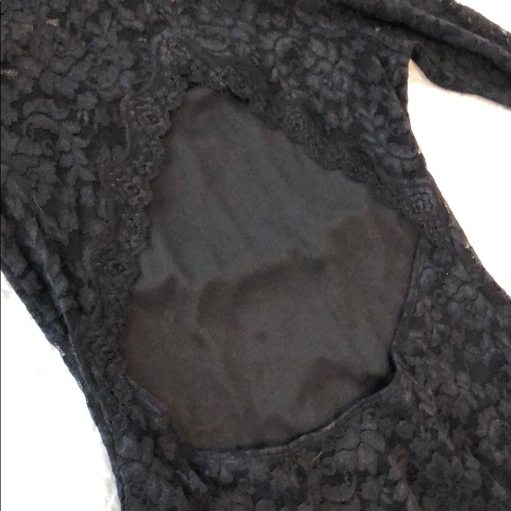 Open back lace body on dress - Picture 4 of 9